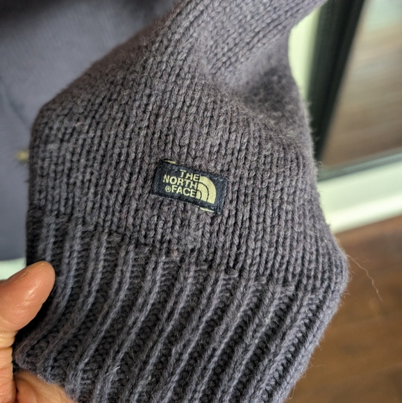 North Face Jacquardigan - blue and coral, knit. Size Medium - Picture 5 of 9